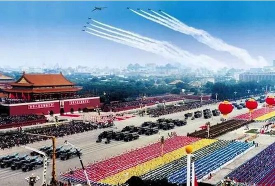 慶祝祖國輝煌，50周年國慶大閱兵高清完整版回顧，慶祝祖國輝煌，國慶大閱兵高清完整版回顧，共襄五十周年慶典盛況
