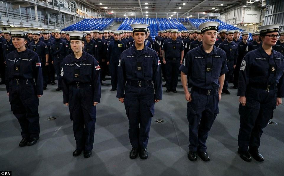 伊麗莎白女王號航母圖片，展現(xiàn)英國海軍力量的驕傲，伊麗莎白女王號航母展示英國海軍力量的風采