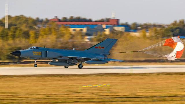 關(guān)于2022年殲-7還有多少架的探討，探討，殲-7戰(zhàn)機(jī)在2022年的數(shù)量概況