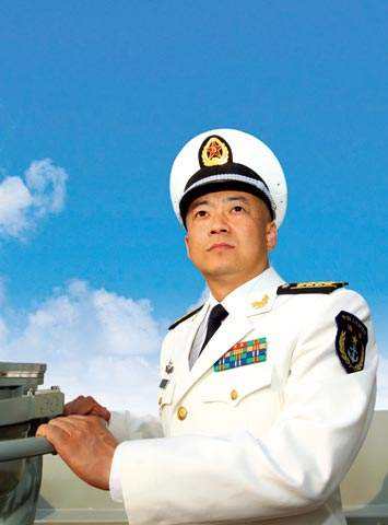 遼寧艦現(xiàn)任艦長(zhǎng)——中國(guó)海軍力量的新標(biāo)桿，遼寧艦現(xiàn)任艦長(zhǎng)，中國(guó)海軍力量的新典范