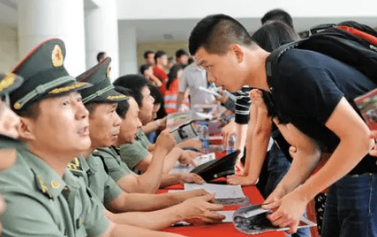 本科畢業(yè)大學生當兵政策2021，機遇與挑戰(zhàn)并存，本科畢業(yè)大學生當兵政策2021，機遇與挑戰(zhàn)并存解析