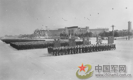 重溫歷史瞬間，探索1959年國(guó)慶閱兵視頻，重溫歷史瞬間，探索經(jīng)典，回顧1959年國(guó)慶閱兵盛況