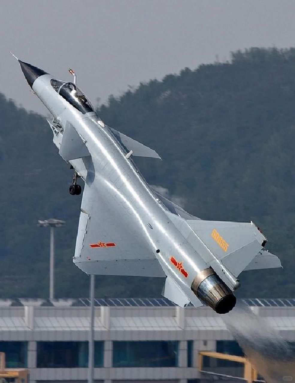 殲-10戰(zhàn)斗機是幾代機？全面解析中國空軍的主力戰(zhàn)機，中國空軍主力戰(zhàn)機殲-10戰(zhàn)斗機的全面解析，幾代機？