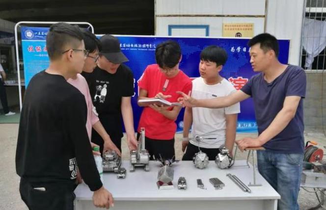中國三艘航母尺寸對(duì)比，中國三艘航母尺寸對(duì)比，揭秘航母家族的力量與優(yōu)勢