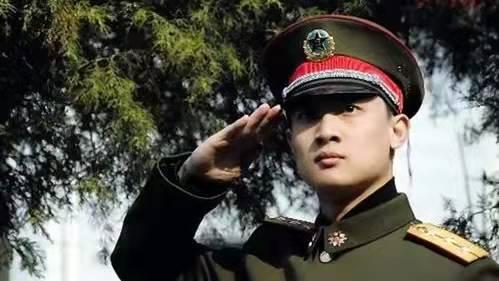 關(guān)于21式新軍裝的價(jià)格解析，一套究竟多少錢(qián)？，21式新軍裝價(jià)格深度解析，一套究竟價(jià)值多少？