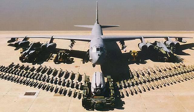 揭秘B-52轟炸機(jī)的傳奇歷程，揭秘B-52轟炸機(jī)的傳奇歷程，空中傳奇的傳奇故事