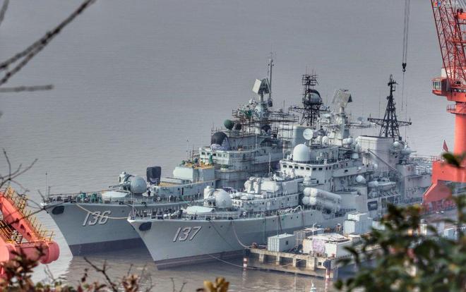 現(xiàn)代級驅(qū)逐艦四大金剛，引領全球海軍新時代的尖端力量，現(xiàn)代級驅(qū)逐艦四大金剛，引領全球海軍新時代的先鋒力量