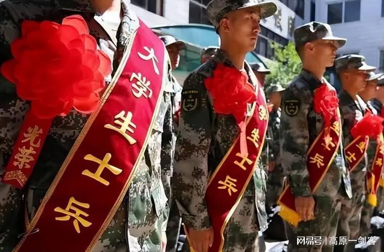 關(guān)于在校大學(xué)生是否應(yīng)該去當兵的一些思考，在校大學(xué)生是否應(yīng)該選擇入伍，深度思考探討