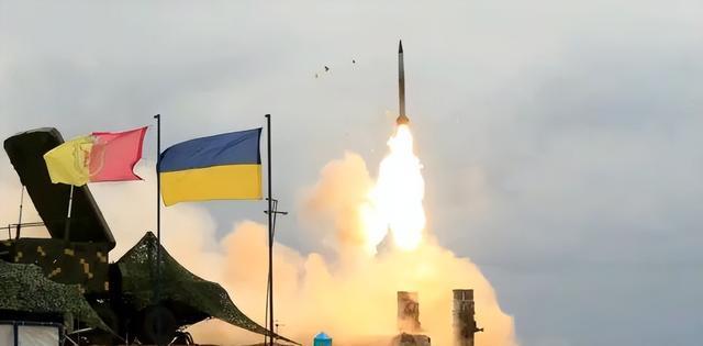 最新局勢下的軍事動態(tài)，24小時不間斷軍事消息解析，最新局勢軍事動態(tài)全天候解析報告