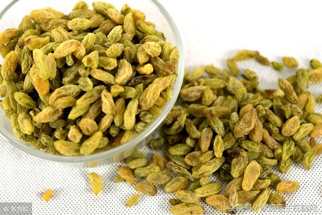 吃葡萄干的好處，健康營(yíng)養(yǎng)的零食之選，葡萄干，健康營(yíng)養(yǎng)的零食之選，吃它的好處有哪些？