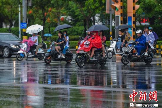 海南三亞天氣——熱帶風(fēng)情下的氣候特點(diǎn)，海南三亞熱帶風(fēng)情的氣候特點(diǎn)解析