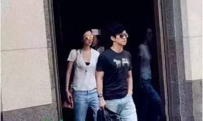 李健個(gè)人資料及簡歷老婆，深度解析一位音樂才子的人生軌跡與情感世界，李健人生軌跡與情感世界揭秘，音樂才子及其妻子深度解析