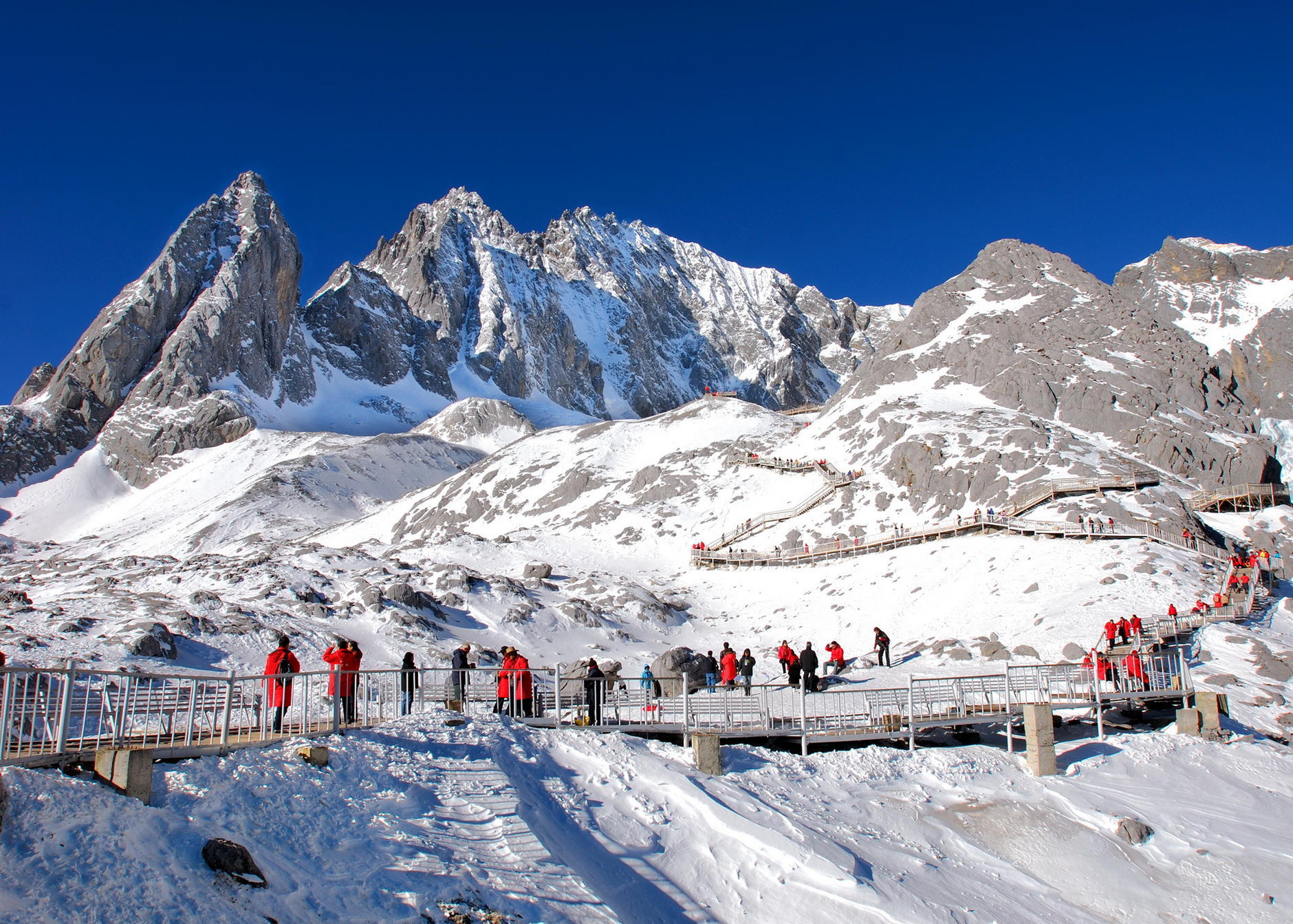 玉龍雪山一日游，征服雪山之巔，領略自然之美，玉龍雪山登頂一日游，自然之美的極致體驗