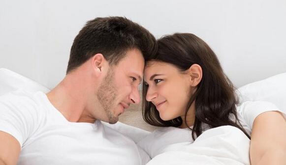 夫妻生活一次多久算是正常的？理解正常的性生活頻率與時長，夫妻性生活正常頻率與時長解析，多久一次才算合適？