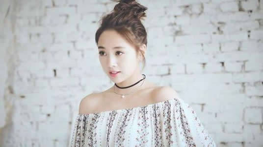 揭秘2020年明星人氣排行榜，誰領(lǐng)風(fēng)騷，誰獨(dú)領(lǐng)風(fēng)騷？，獨(dú)家揭秘，2020年明星人氣排行榜，誰獨(dú)占鰲頭，誰獨(dú)領(lǐng)風(fēng)騷？