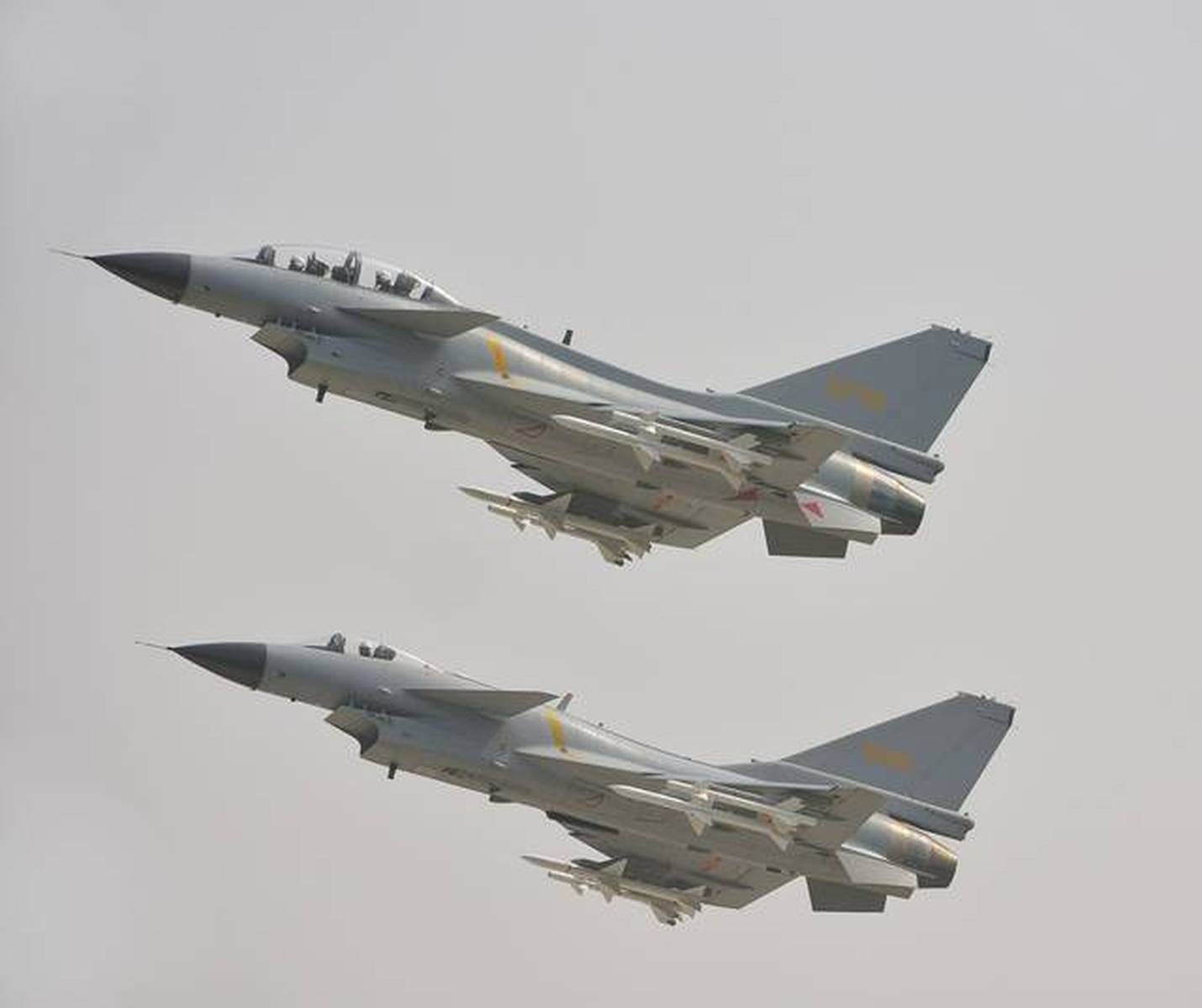 全球最丑戰(zhàn)斗機(jī)殲-10，深度解析與探討，深度解析與探討，全球最丑戰(zhàn)斗機(jī)殲-10的優(yōu)劣與挑戰(zhàn)