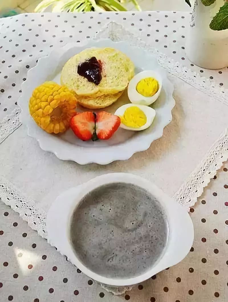 為孩子準(zhǔn)備的健康早餐，精選的100套營養(yǎng)搭配方案，精選為孩子準(zhǔn)備的100種營養(yǎng)搭配方案，打造健康早餐新選擇