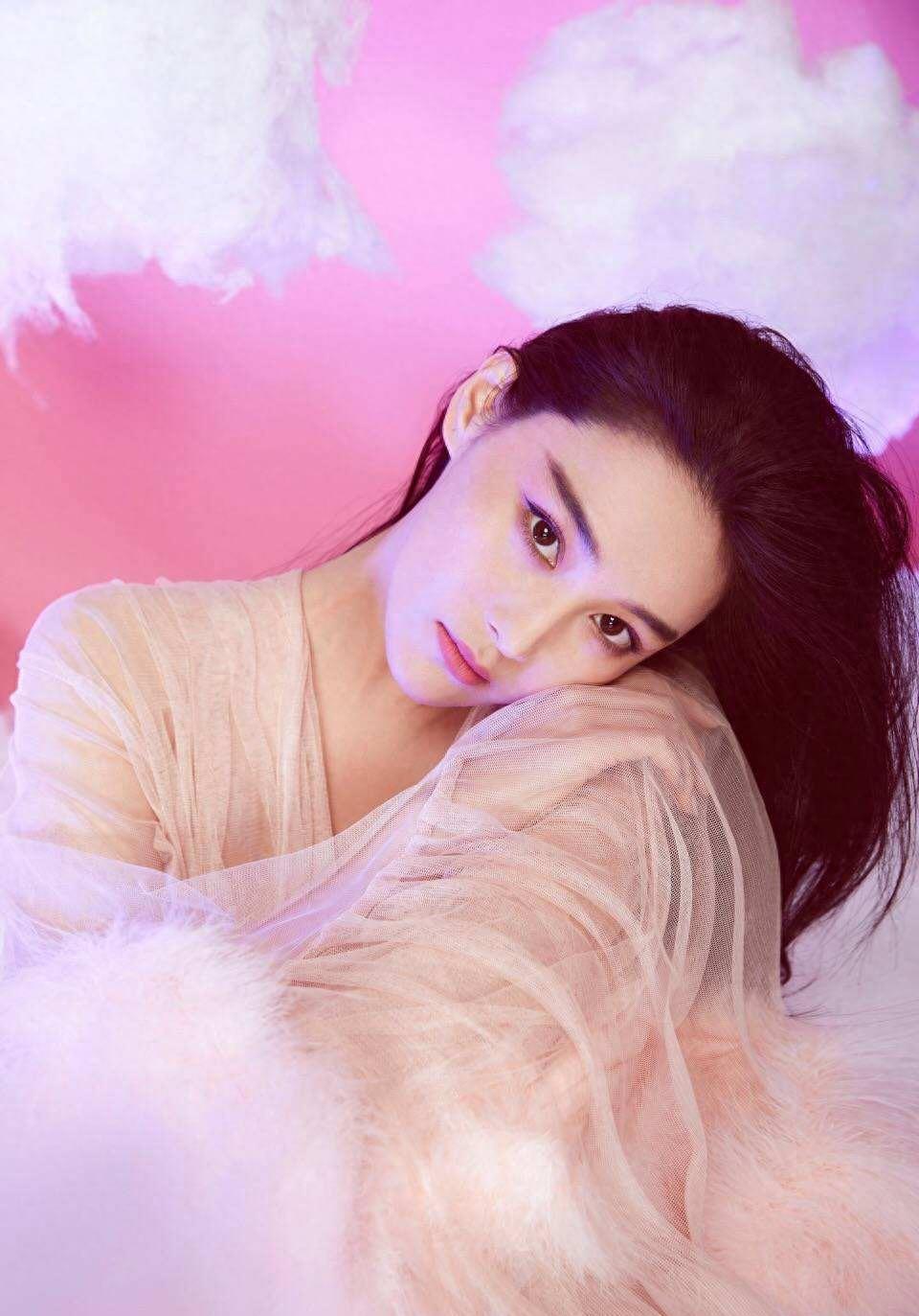 張馨予個(gè)人資料及簡介，揭開女神的神秘面紗，探尋年齡背后的故事，張馨予個(gè)人資料揭秘，女神背后的故事與真實(shí)年齡探尋