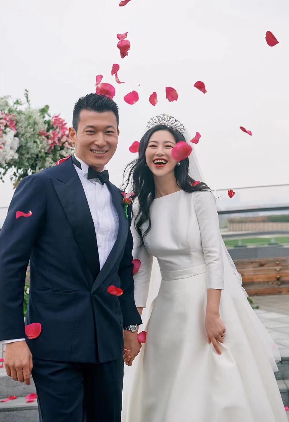 娛樂圈隱婚現(xiàn)象，背后的真相與考量因素，娛樂圈隱婚現(xiàn)象揭秘，背后的真相與考量因素探究