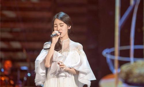 演員張碧晨個人資料，深度解析其生平、事業(yè)與成就，張碧晨生平、事業(yè)與成就深度解析，從個人資料看她的輝煌歷程