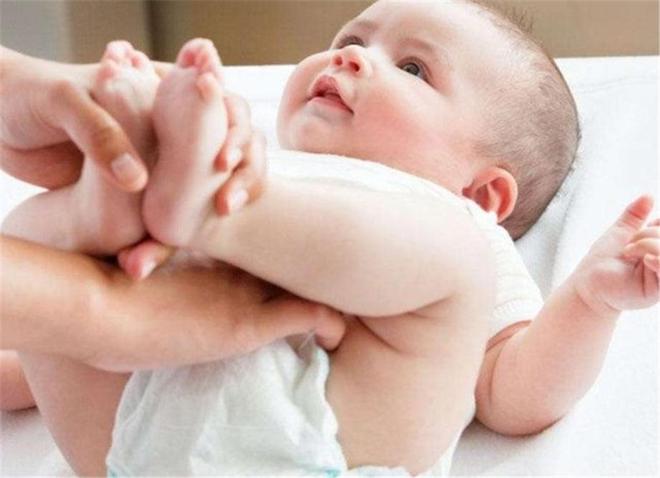 嬰兒稀便與水樣便的區(qū)別，深入了解嬰兒消化健康的關(guān)鍵，嬰兒稀便與水樣便的區(qū)別，嬰兒消化健康的深度解析