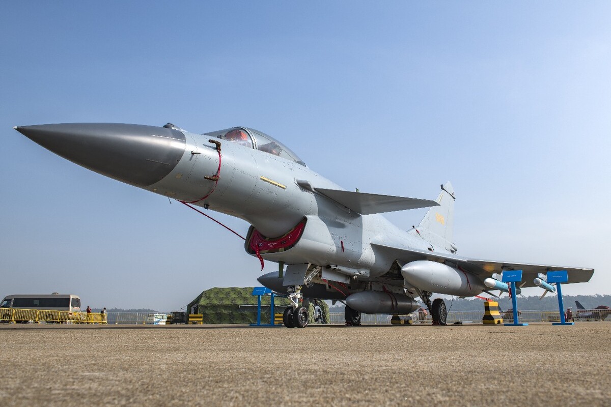 殲-10B戰(zhàn)斗機，空中力量的卓越代表，殲-10B戰(zhàn)斗機，空中力量的杰出代表