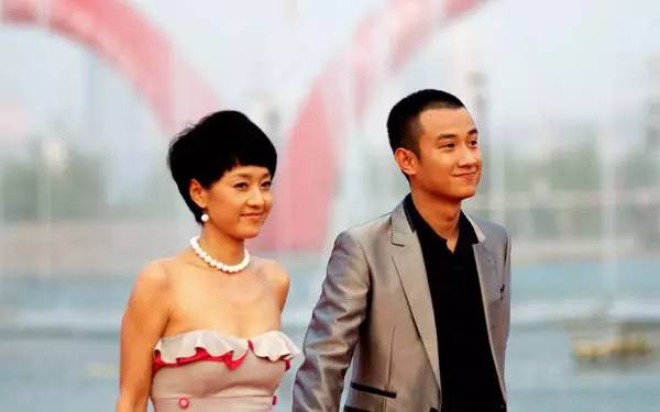 馬伊琍現(xiàn)任老公是誰(shuí)，揭秘其感情生活并附上圖片，馬伊琍感情生活揭秘，現(xiàn)任老公身份曝光，附圖片