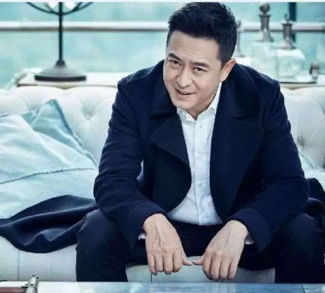 張嘉譯老婆王海燕資料，一位才華橫溢的女士的全方位介紹，張嘉譯妻子王海燕，才華橫溢的女士全方位介紹