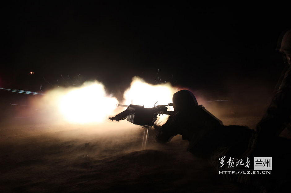 解放軍凌晨開(kāi)火，揭示真相，為公正發(fā)聲，解放軍凌晨行動(dòng)揭示真相，正義之聲響徹夜空