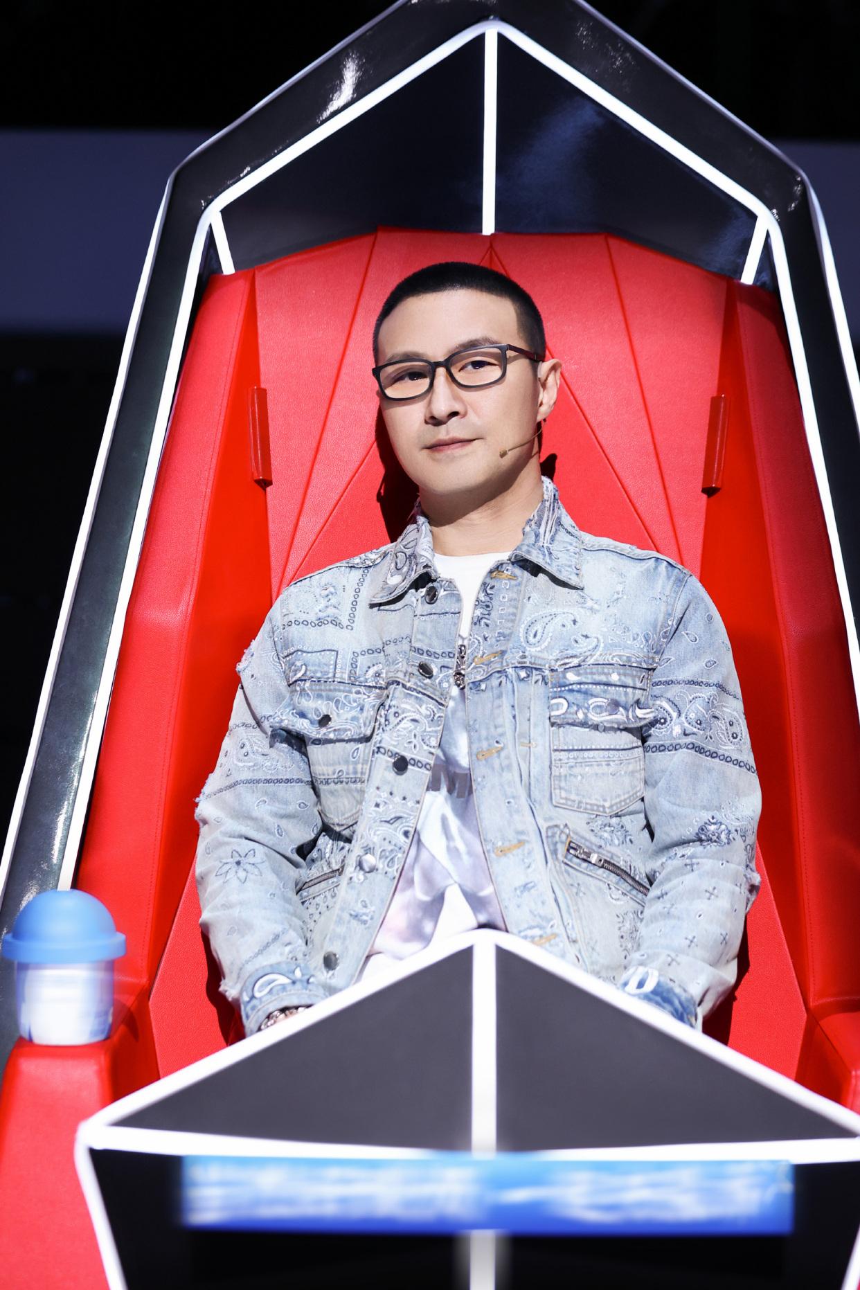 殲10與殲11，究竟誰更強大？深度解析兩款戰(zhàn)斗機的優(yōu)勢與劣勢，殲10與殲11，誰更勝一籌？兩款戰(zhàn)斗機的全面對比與深度解析