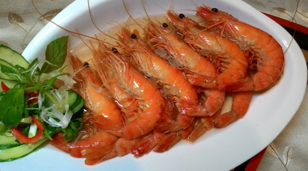 孕婦可以吃蝦嗎？——關(guān)于孕婦飲食中的蝦類食品探討，關(guān)于孕婦飲食中的蝦類食品，孕婦能否吃蝦？