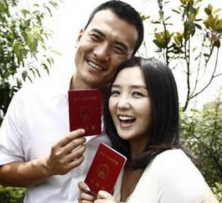 何潔老公，揭秘他的身份與背后的故事，何潔老公身份揭秘，背后的故事探秘