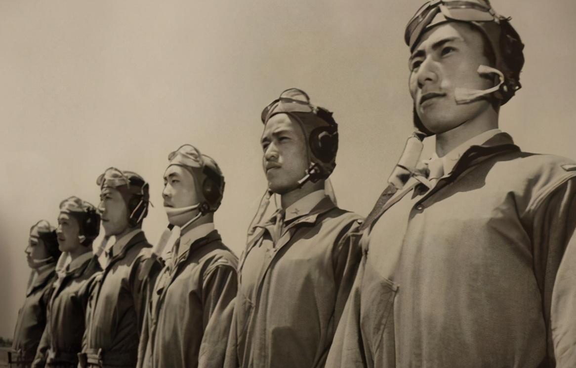 中國航母并不落后，實(shí)力與潛力的全面解析，中國航母實(shí)力與潛力全面解析，不落后的海上巨無霸