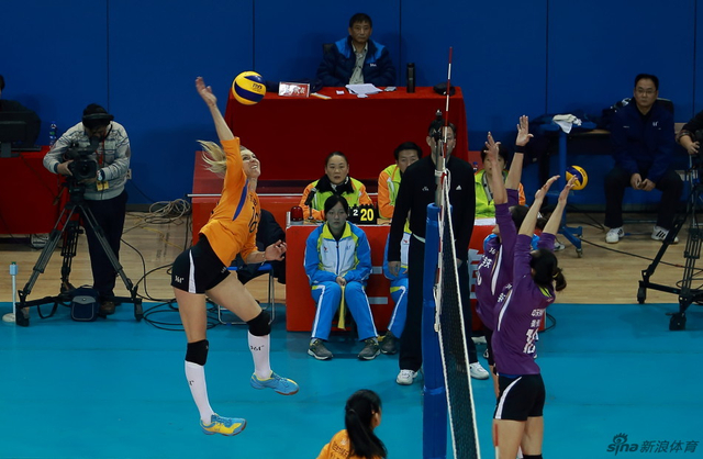 王中王三肖選一肖