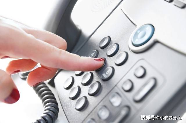 接電話插嘴卻說不出話的困境與解決策略，接電話插嘴卻失語，困境解析與解決策略