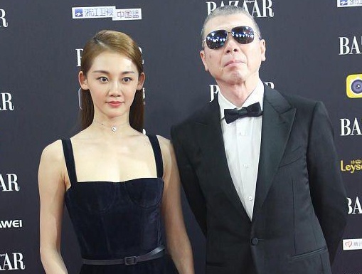 苗苗的一胎是馮小剛的嗎？關(guān)于這個(gè)話題的真相解析，苗苗一胎是否馮小剛所生？真相解析揭秘。