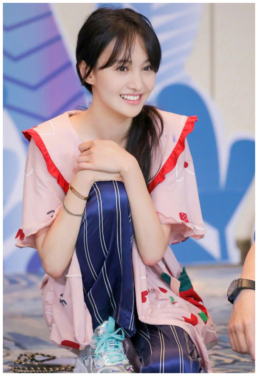 鄭爽現(xiàn)狀揭秘，他的最新動(dòng)態(tài)與所在之地，鄭爽最新動(dòng)態(tài)及現(xiàn)狀揭秘，他的所在之地與最新發(fā)展