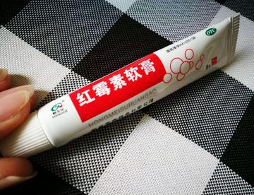 紅霉素軟膏能否用于涂抹尿道口？解析與注意事項(xiàng)，紅霉素軟膏使用解析，尿道口涂抹注意事項(xiàng)及適用性探討