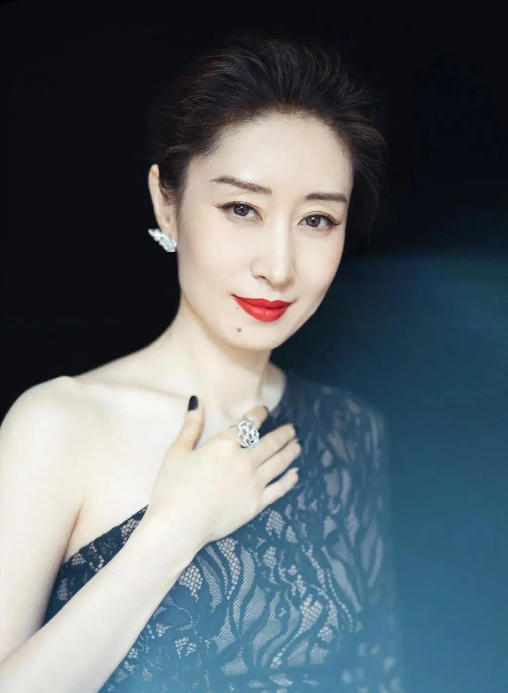 劉敏濤演員，星光璀璨，演藝之路無(wú)限寬廣，劉敏濤，星光璀璨，演藝之路寬廣無(wú)限