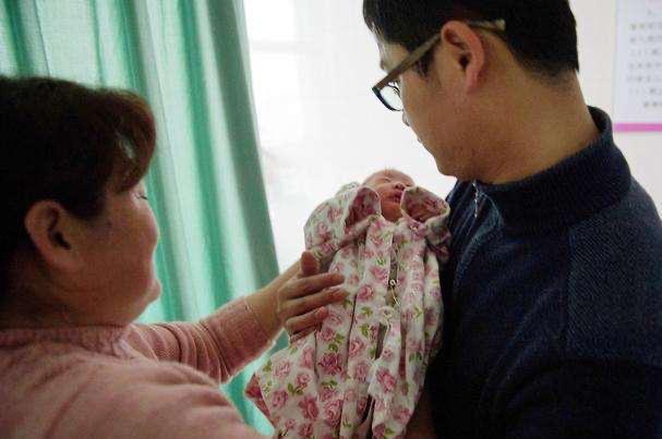 十招判斷孩子是否親生，深度解析血緣關(guān)系的秘密，十招揭秘血緣真相，如何深度判斷孩子的親生關(guān)系？