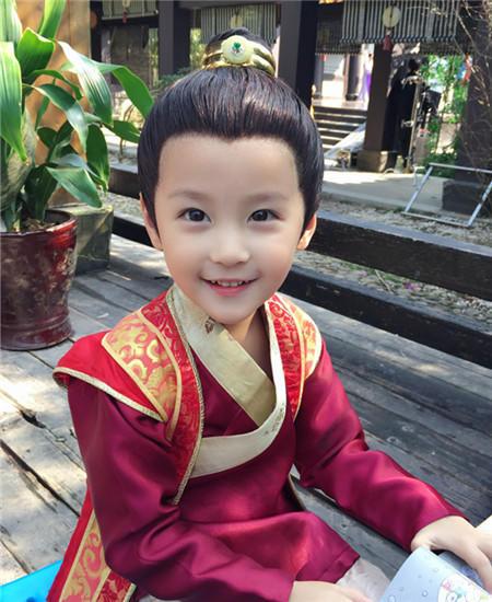 哈琳童星個(gè)人資料，揭秘璀璨童星哈琳的成長(zhǎng)歷程與魅力風(fēng)采，璀璨童星哈琳的成長(zhǎng)歷程與魅力風(fēng)采揭秘，哈琳童星個(gè)人資料全解析