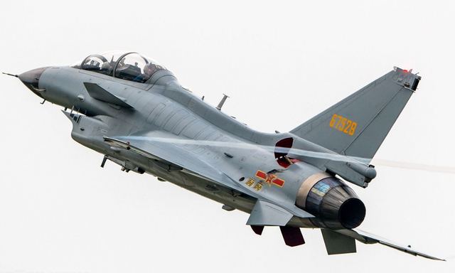 殲-10S，中國(guó)空軍的新銳利劍，中國(guó)空軍新銳利器，殲-10S利劍出擊