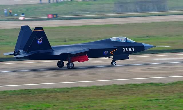 殲20與殲35，誰更先進？深度解析中國兩款頂尖戰(zhàn)機，殲20與殲35，深度對比解析，誰是中國頂尖戰(zhàn)機之冠？