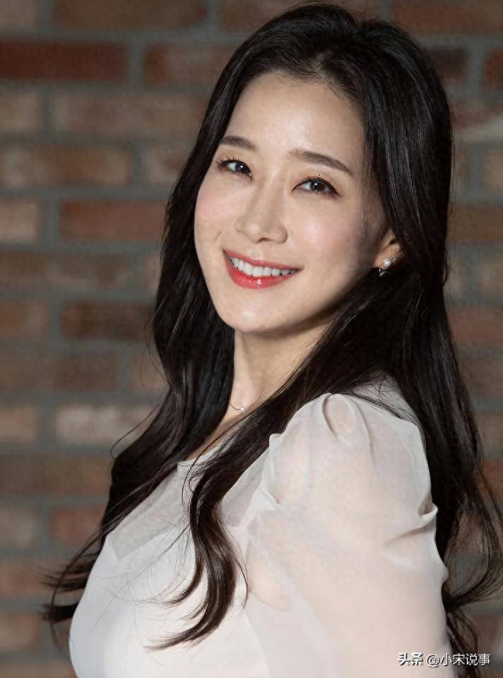 韓國(guó)女藝人的悲傷事件，探索背后的真相與反思，韓國(guó)女藝人悲傷事件背后的真相與反思