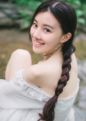 王鶴潤個人資料，探索一位閃耀明星的旅程，王鶴潤，明星閃耀之旅的個人資料探索