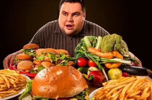 晚上吃什么不會胖？健康飲食指南助你遠離肥胖困擾，健康飲食指南，晚上如何選擇合適的飲食避免肥胖困擾