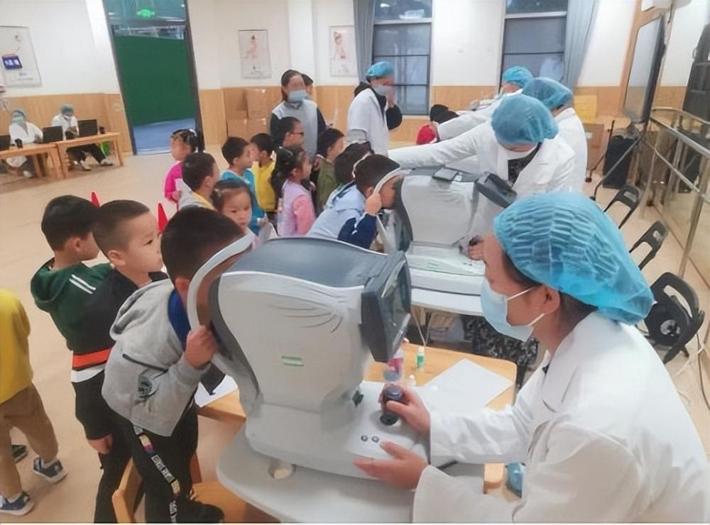 近視手術(shù)價格一覽表 2022，全面解析手術(shù)費用及影響因素，2022近視手術(shù)價格一覽表，全面解析手術(shù)費用及其影響因素