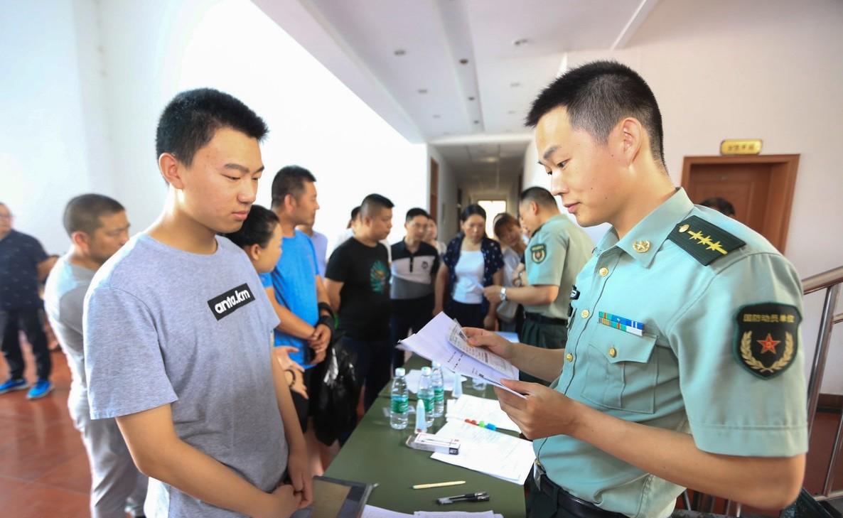軍校近視眼能否報考？全面解讀軍校視力要求與標準，軍校視力要求與標準解讀，近視眼的報考資格探討