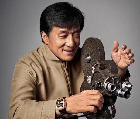 成龍個(gè)人詳細(xì)簡歷，成龍個(gè)人生平簡介