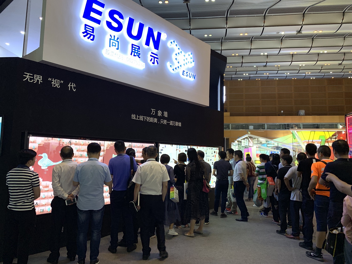 易尚展示，引領(lǐng)展示行業(yè)的革新力量，易尚展示，引領(lǐng)展示行業(yè)革新的先鋒力量